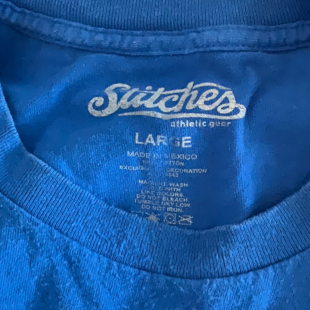 2 novelty T’s - Picture 5 of 8